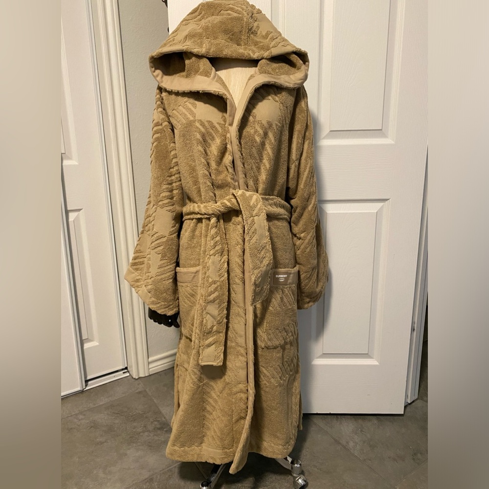 Burberry NWT Hooded Terry Cloth Robe Size Medium